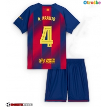 Otroške Nogometnih dresov Barcelona Ronald Araujo #4 Domači 2025-26 Kratki rokavi (+ hlače)